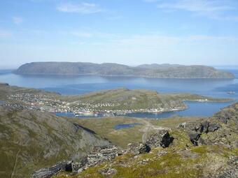 Small Cozy Apartment By The Sea