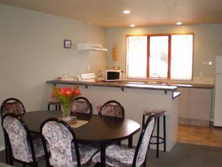 Les Troupes Apartments