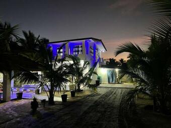 Hostal Alhazm Beach Villa & Resort