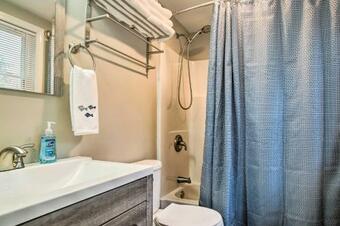 Cozy Blue Wareham Cottage With Deck And Backyard!