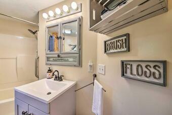 Rustic Madison Getaway With Fire Pit And Patio!