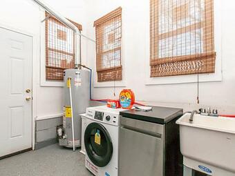 Relaxing 2 Bedroom In Hazel Park