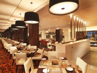 Hotel Mövenpick Grand Al Bustan Dubai