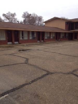 Motel Dollar Save Inn