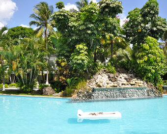 Riande Airport Hotel & Resort