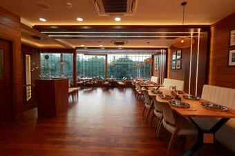 Hotel Wooden Ecr Sea Resort