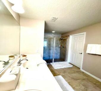 Usta, Orlando Rental Property