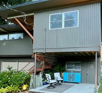 Private & Luxurious Garage Apartment