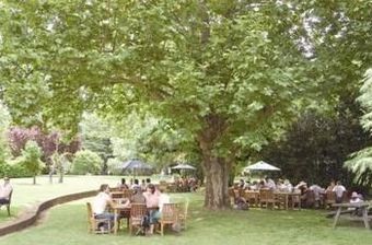 Hostal Petersons Armidale Winery And Guesthouse