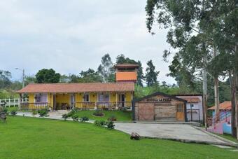 La Hermosa Casa Amarilla