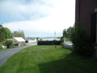 Bed & Breakfast Captain Sweetser's Inn