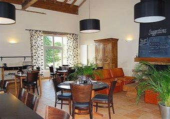 Hotel H�tel Golf De Saint Junien