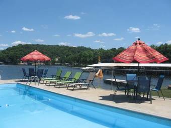 Hotel Ozark Village Resort & Marina