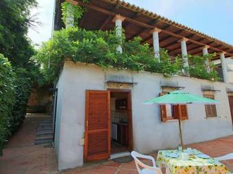 Hostal Holiday Home Flor Parghelia