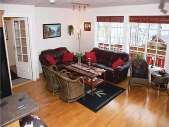 Holiday Home Hundeidvik Gj�venesvegen