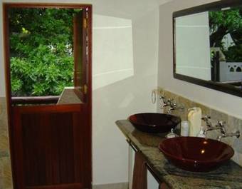 Akidogo Bed & Breakfast