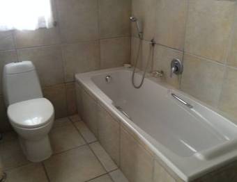 Hostal Baywatch Guest House