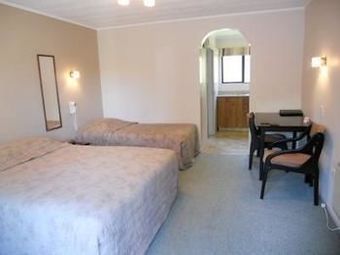 Kingswood Manor Motel