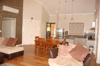 Ravensbourne Escape- Rose Alyce