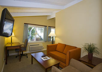 Hotel Red Cottage Inn