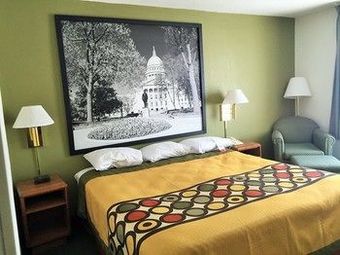 Hotel Super 8 Madison East