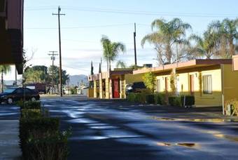 Motel Royal Inn And Suites