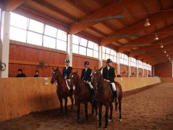 Hotelov� A Jezdeck� Are�l Dvur Krutenice