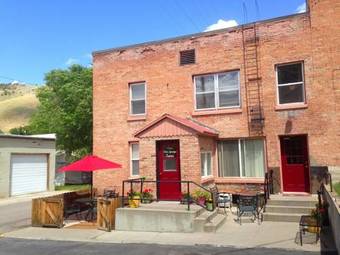 Aparthotel Lava Hot Springs Suites