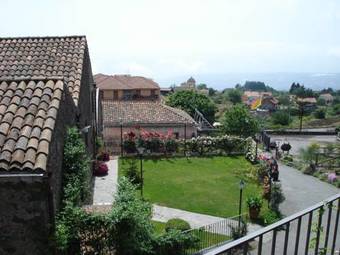 Agroturismo La Pietra Antica O' Munti