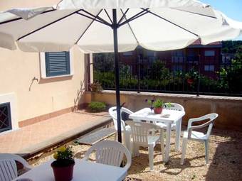 Hostal Piccola Perla Guest House