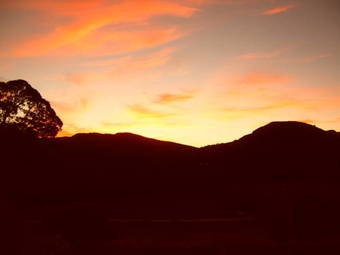 Bed & Breakfast Over The Mountain Guest Farm