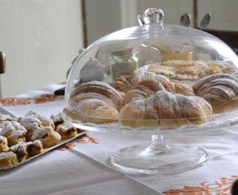 Bed & Breakfast Language And Art