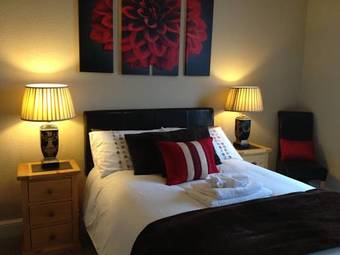 Hostal Sarnia Guest House - Adult Only -