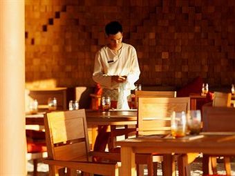 Hotel Centara Ras Fushi Resort And Spa