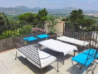 Apartment Font Mourier Cogolin