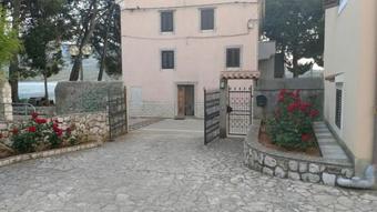 Hostal Guest House Santulin