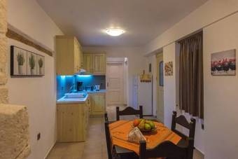 Akrolithos Apartments