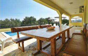 Five-bedroom Holiday Home Kastel Stari With Sea View 01