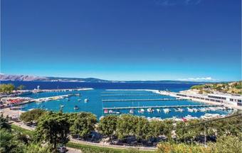 Three-bedroom Apartment Novi Vinodolski 08