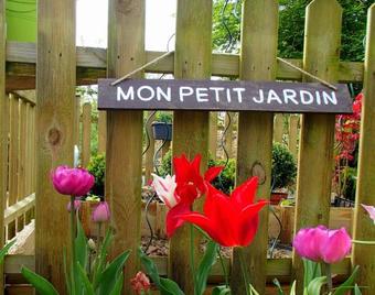 Bed & Breakfast Domaine De Ferchaud