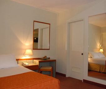 Hotel Cristina Suites