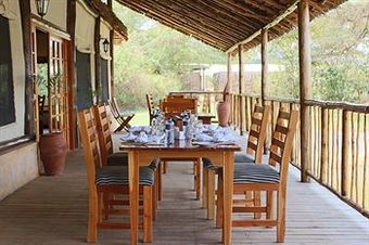 Posada Ziwa Bush Lodge