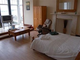 Bed & Breakfast Howard's Way Guest House