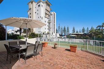 Rainbow Commodore Apartments