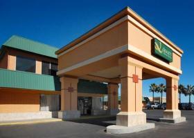 Hotel Quality Inn & Suites