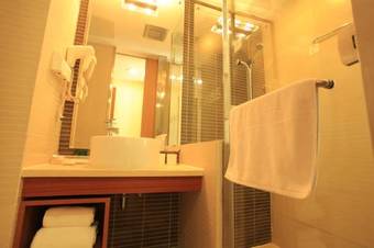 Shanghai Leisure Hotel