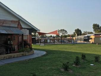 Colonial Holiday Park & Leisure Village