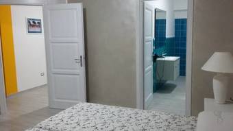 Hostal Blu Day Guesthouse