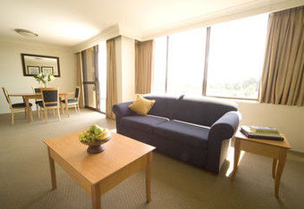 Hotel Breakfree Capital Twr