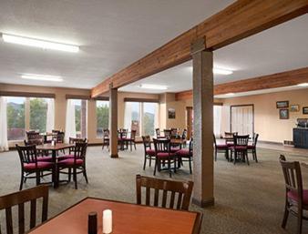 Hotel Baymont By Wyndham Cortez